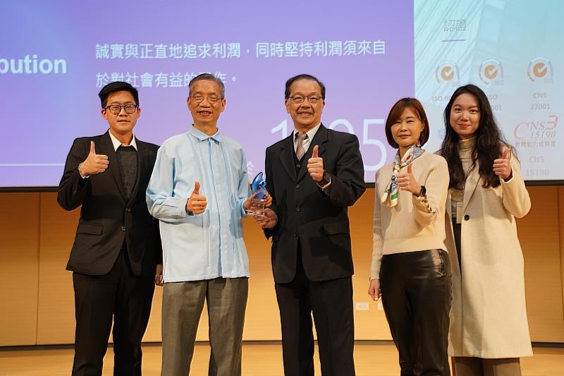 叡揚資訊以自身數位工具推動企業永續發展,獲得金恆獎肯定。